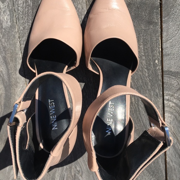 👠Nine West wide ankle buckle heels, nude, sz 7. - Picture 4 of 4